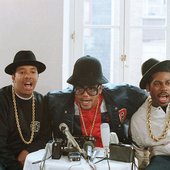 Run-DMC-Darryl-McDaniels-Joseph-Simmons-Jason-Mizell-2000.jpg