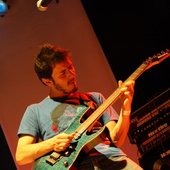 Jose Giraldo - Guitarra lider