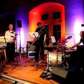 Samo Salamon Bassless Trio (3).jpg