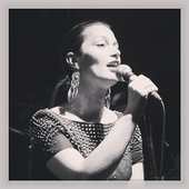 Niki King Performing Live, Monochrome