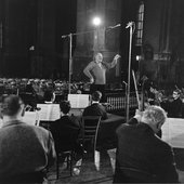 Hermann Scherchen conduz a Leipzig Radio Symphony Orchestra