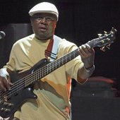 Bakithi Kumalo (bass)