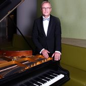 Pianist-Stephan-Schleiner.jpg