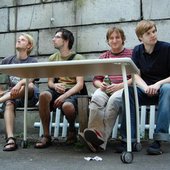 der weiße Tisch und die tollen Schuhe