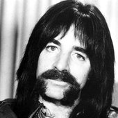 Harry Shearer as Derek Smalls