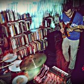 at mojo's with hear hums and totally nebular