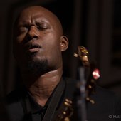 Teodross Avery (2).jpg