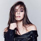 hailee-steinfeld-cr-meredith-truax-billboard-1548.jpg