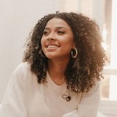 Gabriela Gomes .jpg