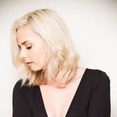 Beth Thornton (a.k.a. Betsie Gøld)