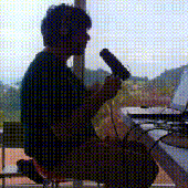 vito cantando no documentário de 13 lentes de um final feliz