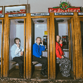 persona era telephones