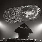 DEHOUSY.jpg