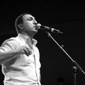 Tunc sings