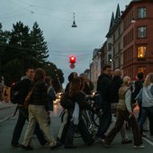 Mens Vi Vælter (Fra Grænser) - Single