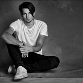 dj-thomas-hayes-music-artist-2.jpg