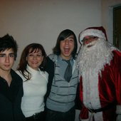 Sergio Castelló (PARDO), mom, Arturo Castelló (CANNIBAL PARTY) and Santa Claus.