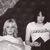 Dakota Fanning & Kristen Stewart