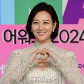 Jang Yoon Jeong 1.jpg