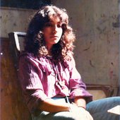maria-t-ta-sentada.jpg