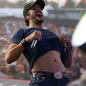 Luke Bryan shirtless almost