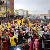 Fans of Koma Gulên Xerzan at Newroz