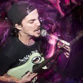 Leo_Surra_tocando_2.jpg