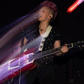 Yvonne Doll, singer/guitarist – The Locals in concert