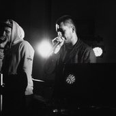 ▲