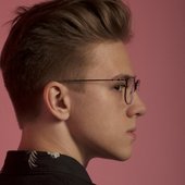 Mikhael_Profile0.1-min.jpg