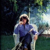 Neil Diamond in his garden