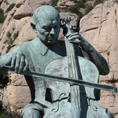 Centenary statue, by Josep Viladomat Montserrat