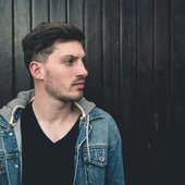 Charlie Finch Headshot
