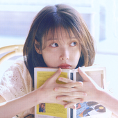 IU 2025 SEASON'S GREETINGS