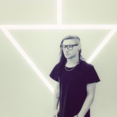 skrillex_2015-08-13_07-38-27.jpg