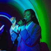 Retour en images du lancement de mon album Aura   (part 1) Je suis toujouuuurs sur mon nuage ! Quelle soirée MAGIQUE   Merci à mes musiciens, vous avez foutu le DAWA -   @funky.what   @kolahimself   @hot.po.jpg