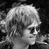 elton-john-london-summer-1970-ej004bw.png