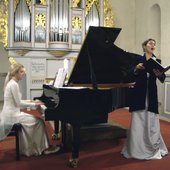 Lucie Ceralová und Ihre Pianistin Eva Schillerová aus Prag
