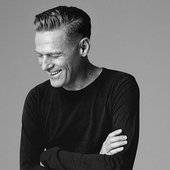 Bryan Adams.jpg