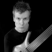 Jeroen Paul Thesseling – Bass