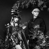 garnidelia b & w