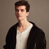 gallery-1500633536-elle-fionn-whitehead.jpg