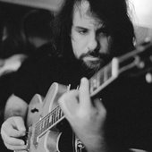 Fernando Perdomo (Bell guitar)