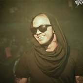 Off the \"Hollalaluuie\" video set
