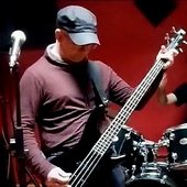 Chus Muñoz at the bass guitar (2024)