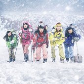 Momoiro_Clover_Z_-_MCZ_WINTER_SONG_COLLECTION_promo.jpg