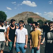 Foster The People in Teotihuacan, México.