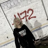 472
