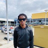 Cloudy Manteen with shades