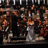 Lucie Ceralova als Solistin mit Dirigent Theodore Kuchar und der Janáček Philharmonie Ostrava